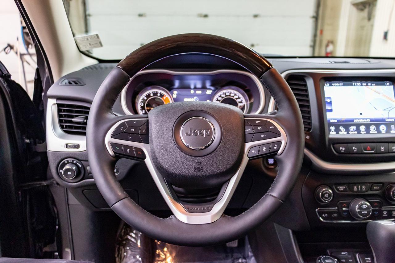 2018 Jeep Cherokee 4x4 Overland Leather Roof Nav Red Deer AB