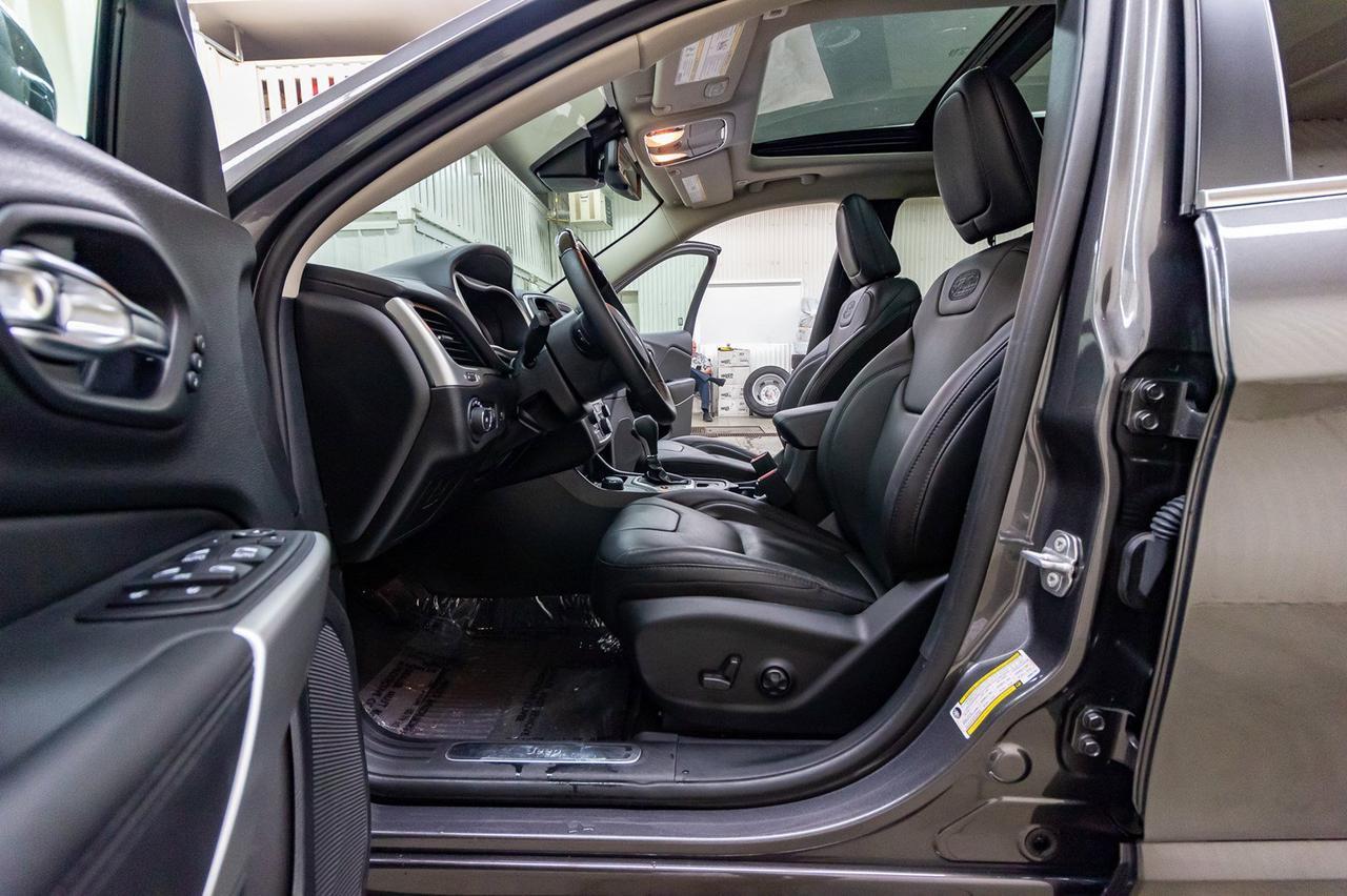 2018 Jeep Cherokee 4x4 Overland Leather Roof Nav Red Deer AB