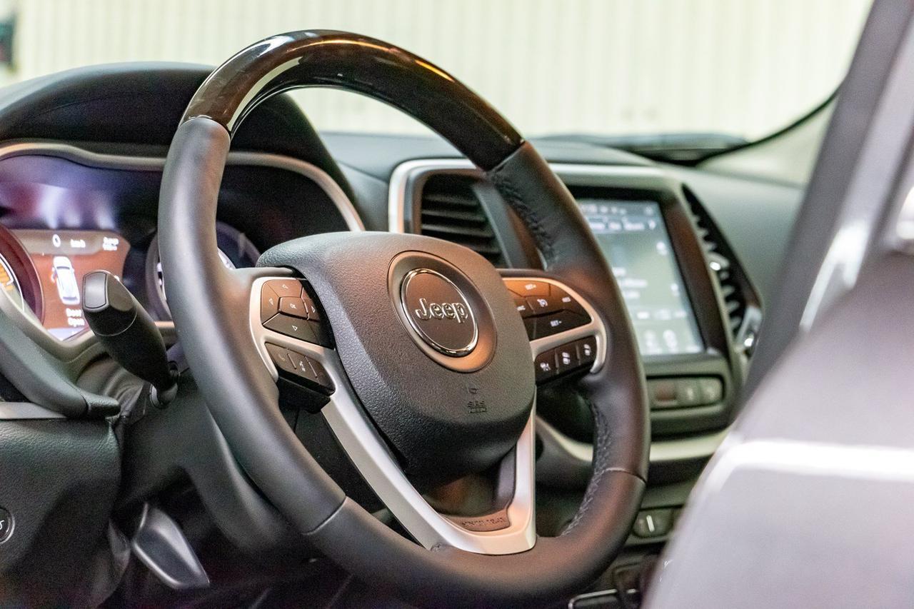 2018 Jeep Cherokee 4x4 Overland Leather Roof Nav Red Deer AB