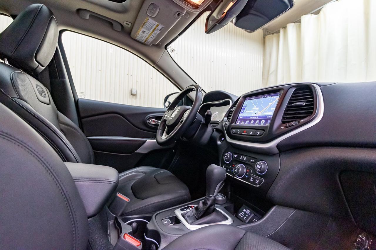2018 Jeep Cherokee 4x4 Overland Leather Roof Nav Red Deer AB