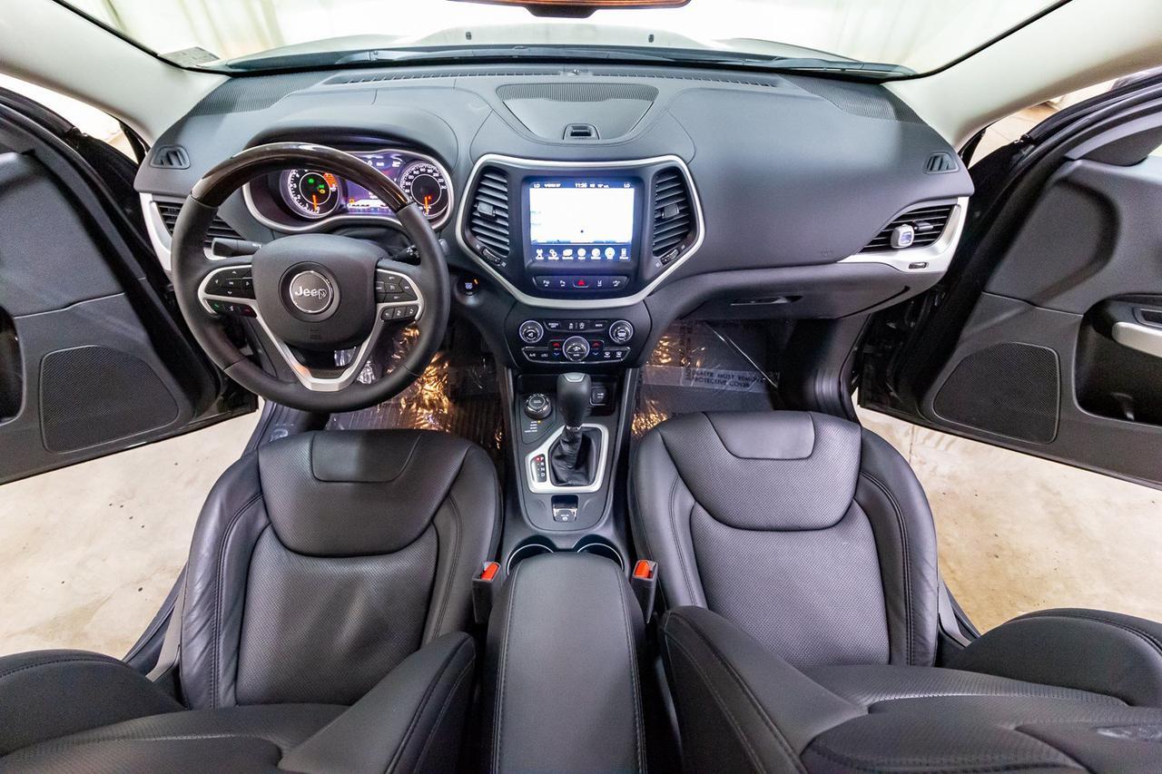 2018 Jeep Cherokee 4x4 Overland Leather Roof Nav Red Deer AB
