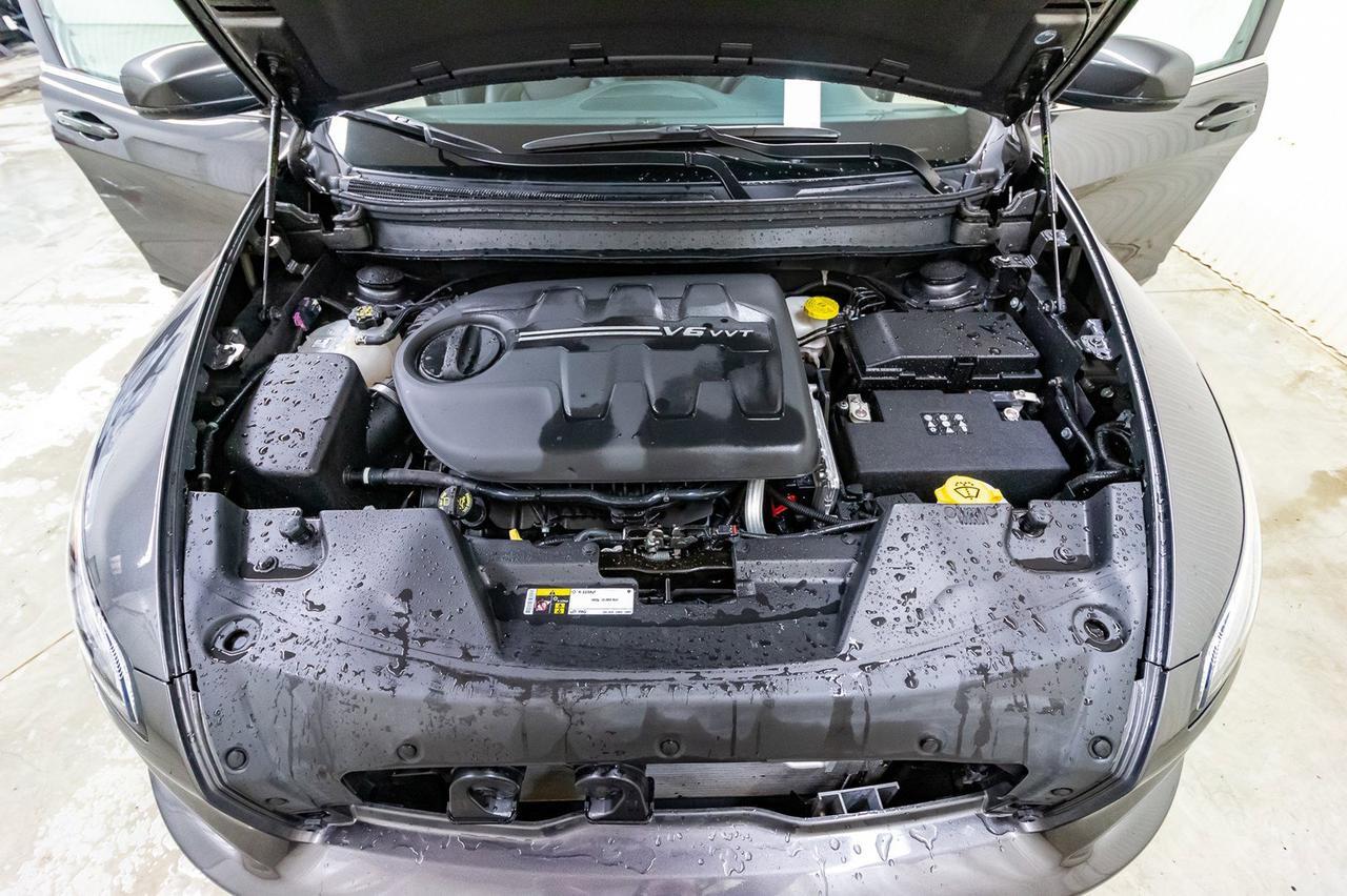 2018 Jeep Cherokee 4x4 Overland Leather Roof Nav Red Deer AB