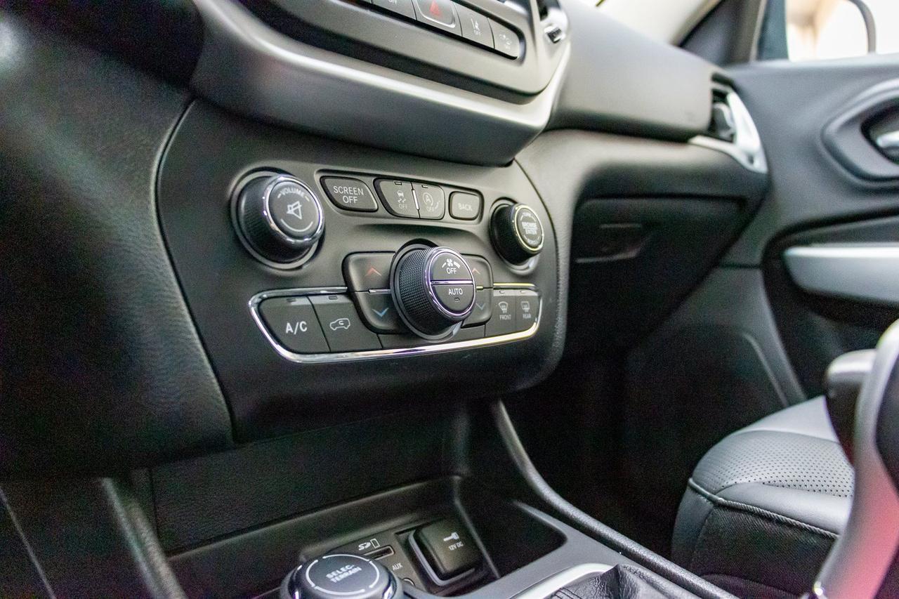 2018 Jeep Cherokee 4x4 Overland Leather Roof Nav Red Deer AB