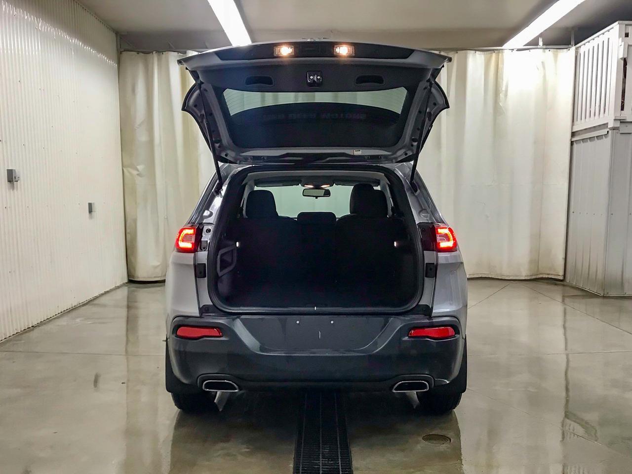 2018 Jeep Cherokee 4x4 Sport Red Deer AB