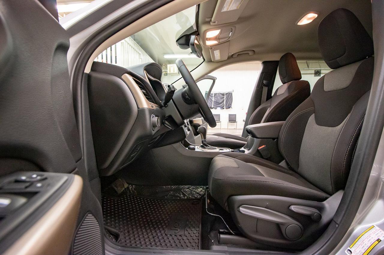 2018 Jeep Cherokee 4x4 Sport Red Deer AB