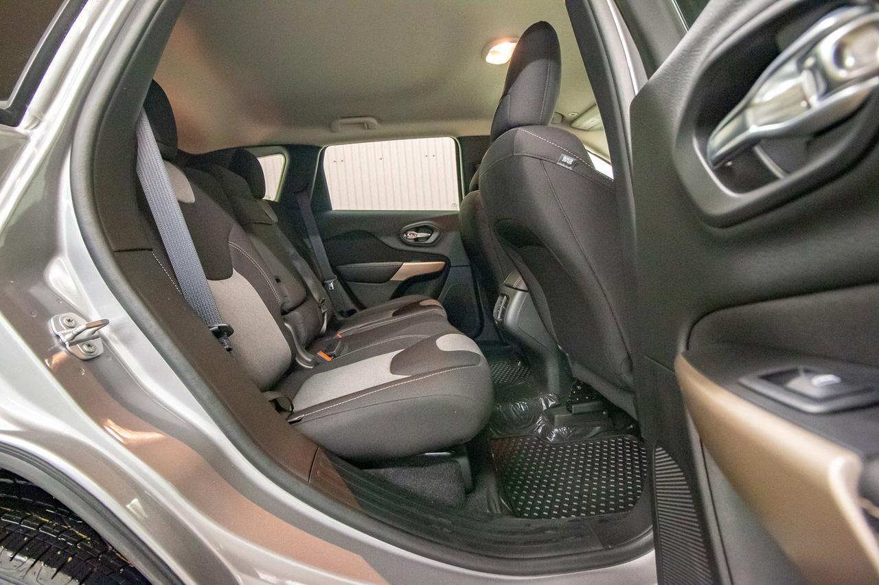 2018 Jeep Cherokee 4x4 Sport Red Deer AB