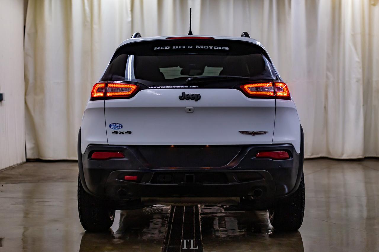 2018 Jeep Cherokee 4x4 Trailhawk Leather Roof Nav BCam Red Deer AB