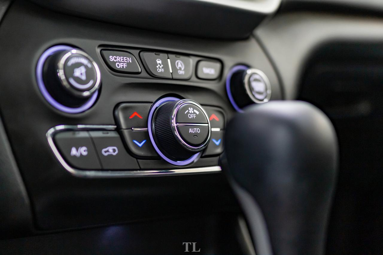 2018 Jeep Cherokee 4x4 Trailhawk Leather Roof Nav BCam Red Deer AB