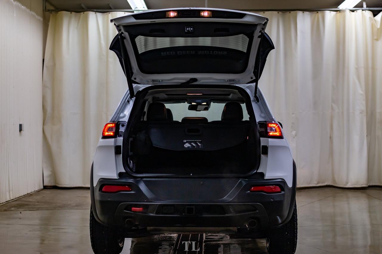 2018 Jeep Cherokee 4x4 Trailhawk Leather Roof Nav BCam Red Deer AB