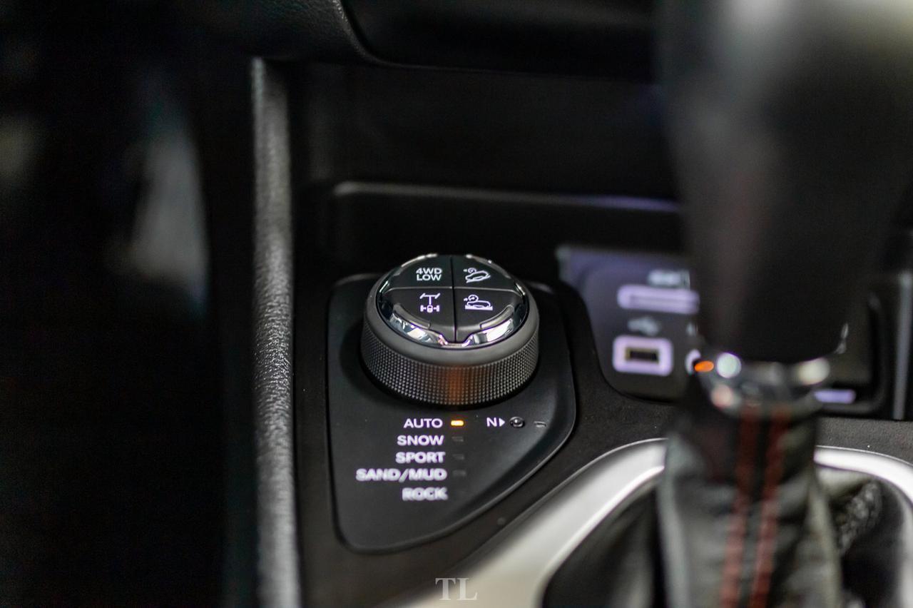 2018 Jeep Cherokee 4x4 Trailhawk Leather Roof Nav BCam Red Deer AB