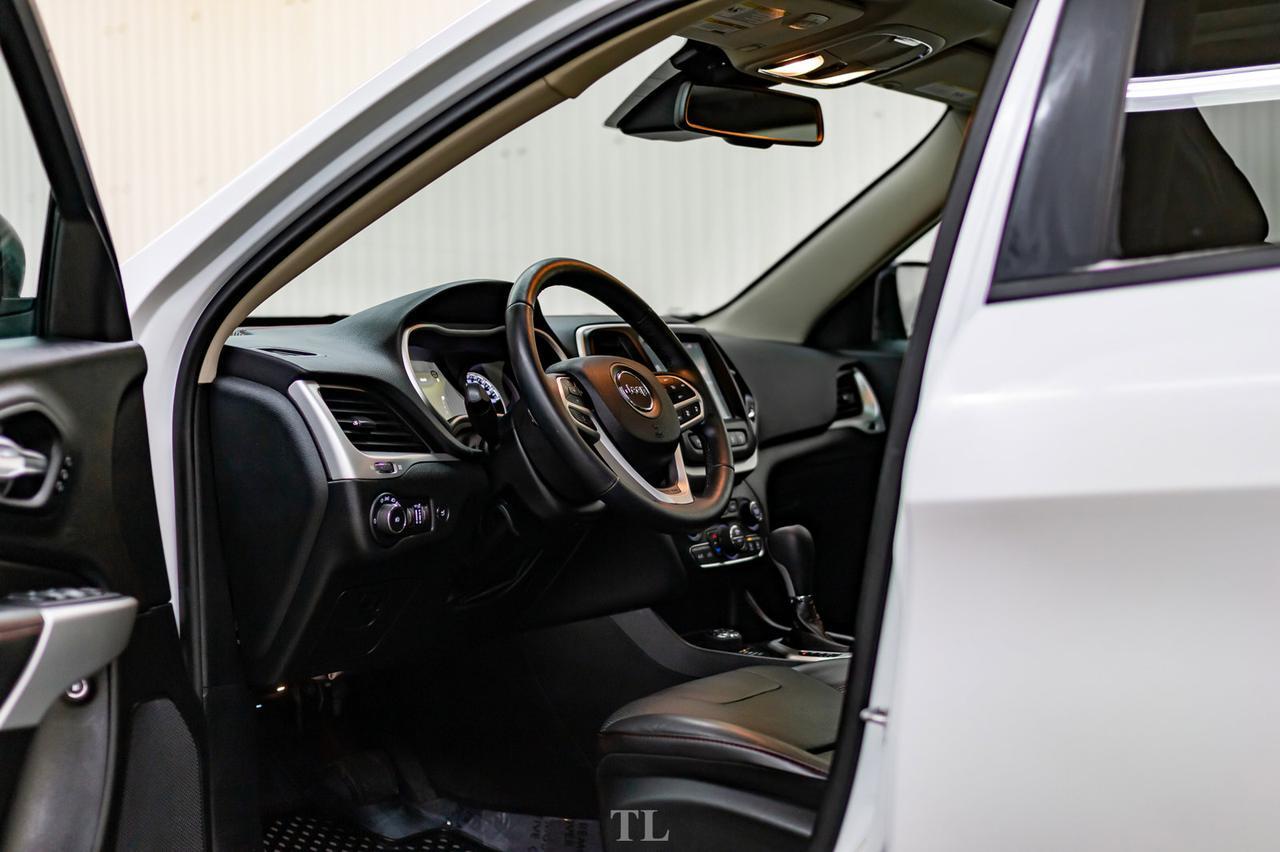 2018 Jeep Cherokee 4x4 Trailhawk Leather Roof Nav BCam Red Deer AB