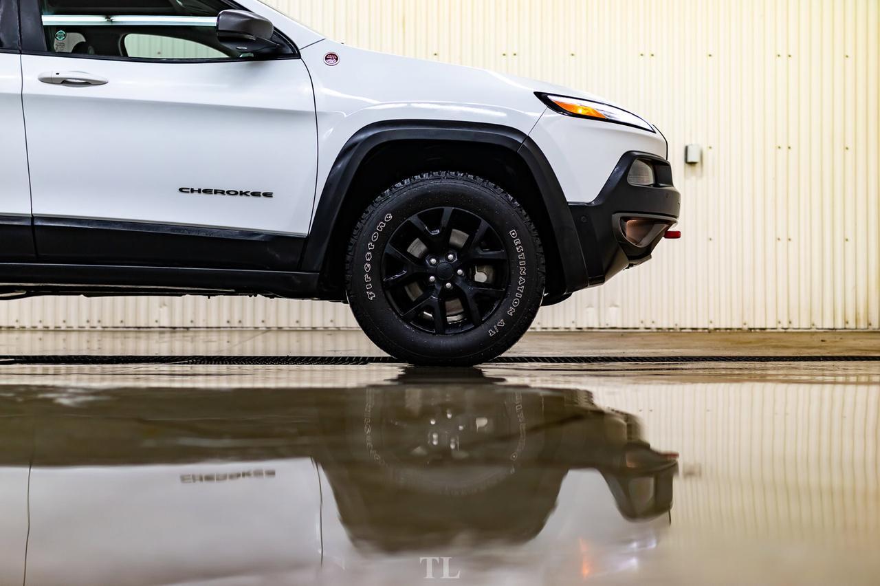 2018 Jeep Cherokee 4x4 Trailhawk Leather Roof Nav BCam Red Deer AB