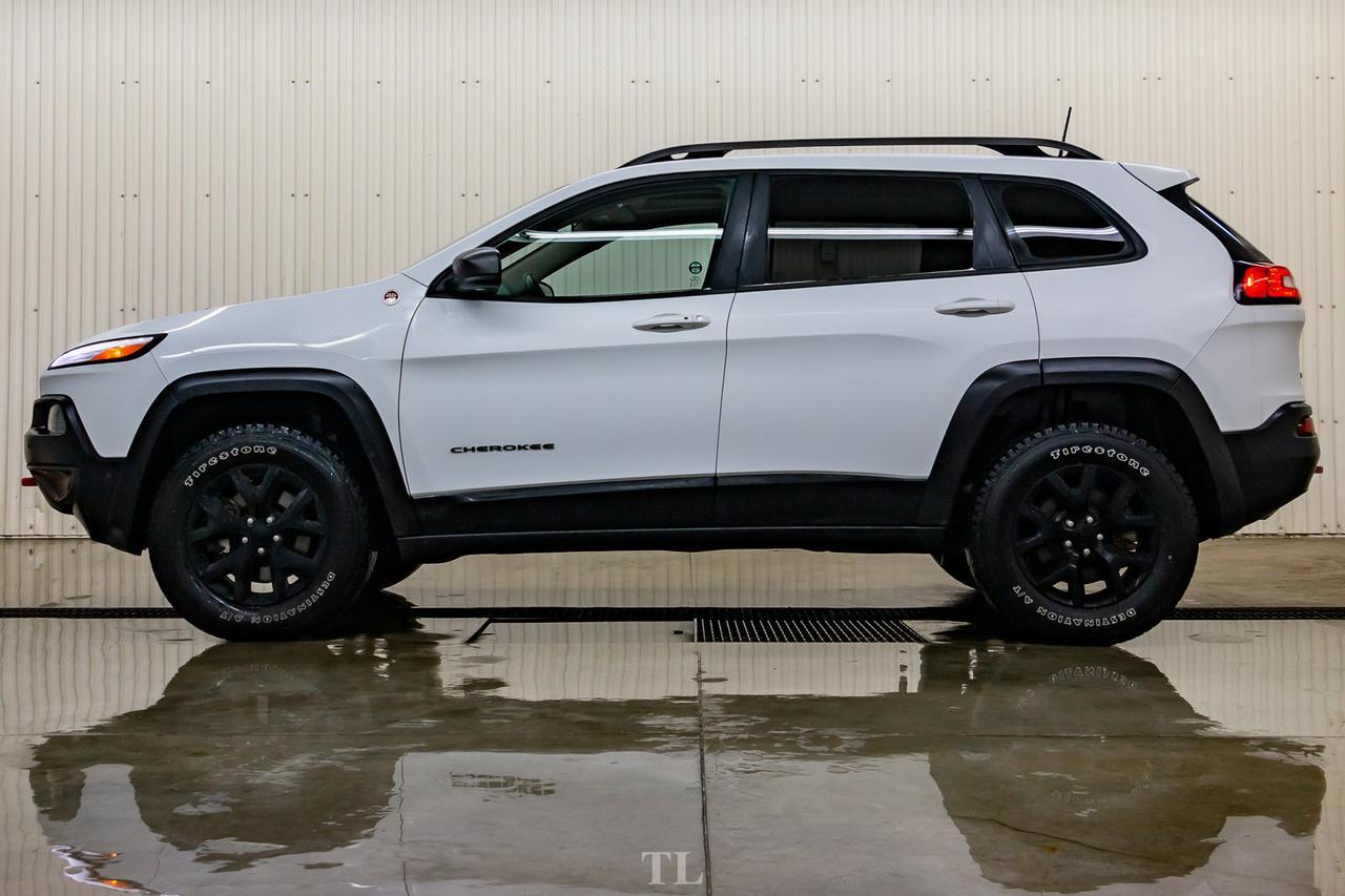 2018 Jeep Cherokee 4x4 Trailhawk Leather Roof Nav BCam Red Deer AB