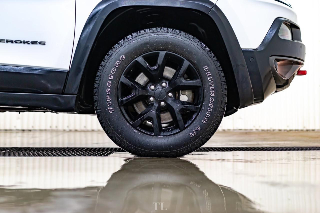 2018 Jeep Cherokee 4x4 Trailhawk Leather Roof Nav BCam Red Deer AB