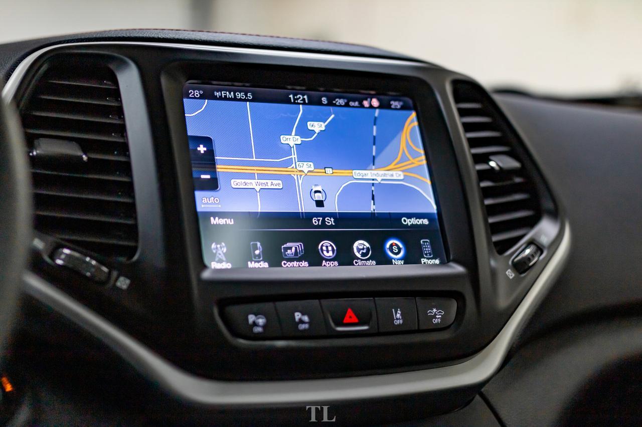 2018 Jeep Cherokee 4x4 Trailhawk Leather Roof Nav BCam Red Deer AB