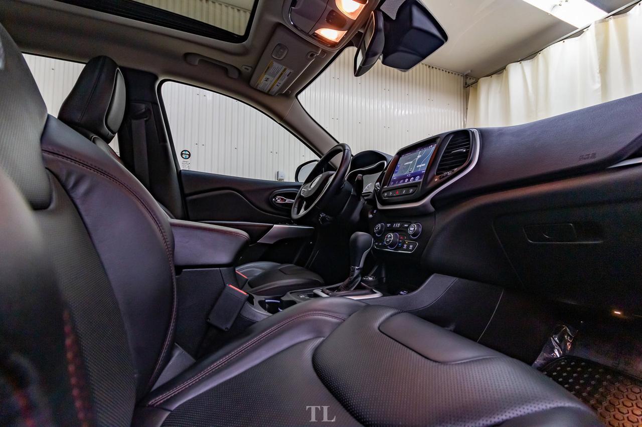 2018 Jeep Cherokee 4x4 Trailhawk Leather Roof Nav BCam Red Deer AB
