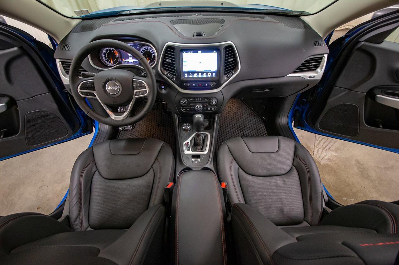 2018 Jeep Cherokee 4x4 Trailhawk Plus Leather Roof Nav Red Deer AB