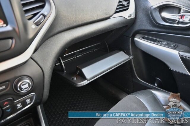 2018 Jeep Cherokee Latitude Plus / 4X4 / Cold Weather & Comfort & Convenience Pkg / Auto Start / Power & Heated Leather Seats / Heated Steering Wheel / Bluetooth / Aux & USB Input / Back Up Cam / Power Liftgate / Tow Pkg Anchorage AK