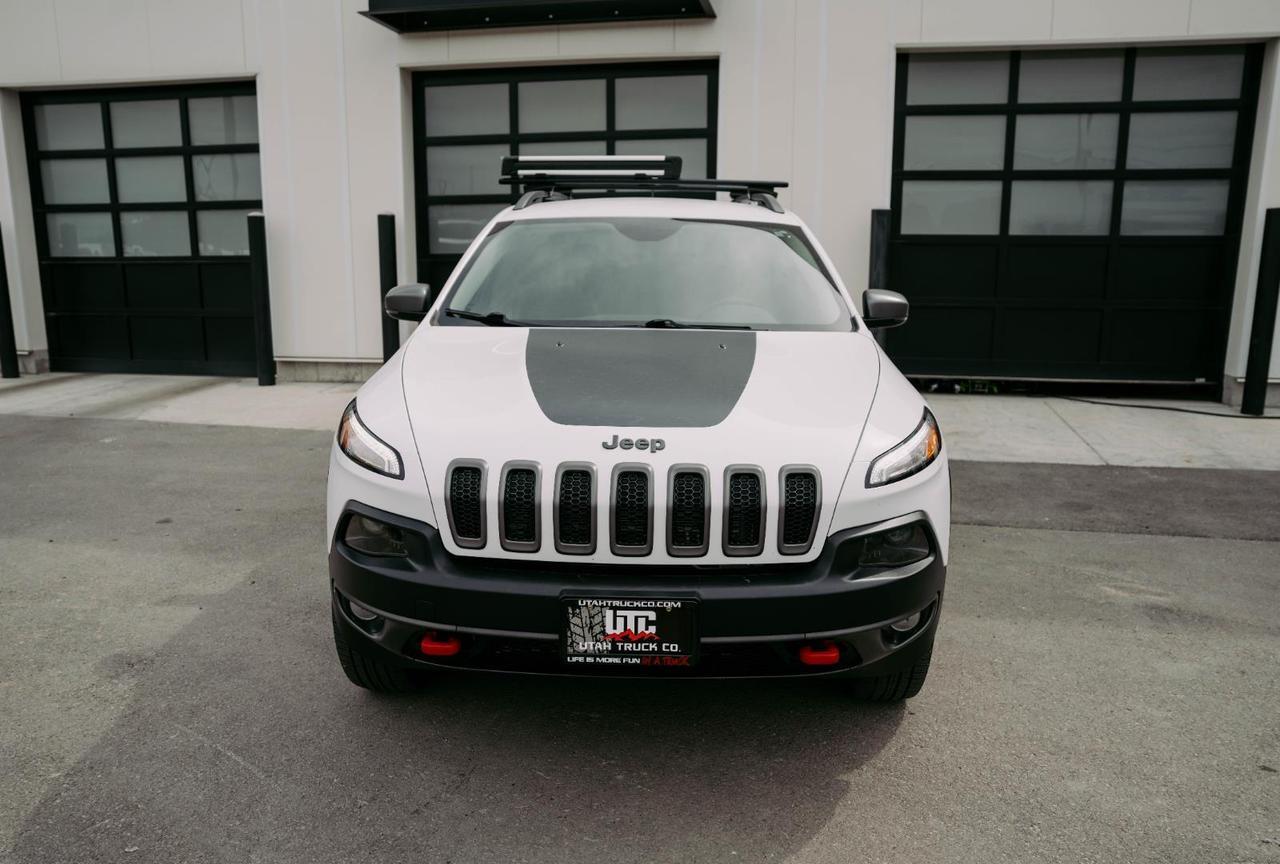 2018 Jeep Cherokee Trailhawk photo 2