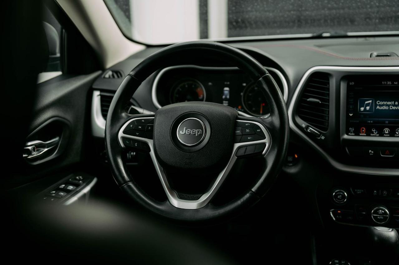 2018 Jeep Cherokee Trailhawk photo 12