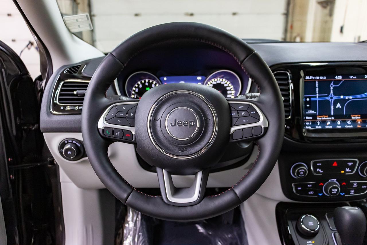 2018 Jeep Compass 4x4 Limited Leather Nav BCam Red Deer AB