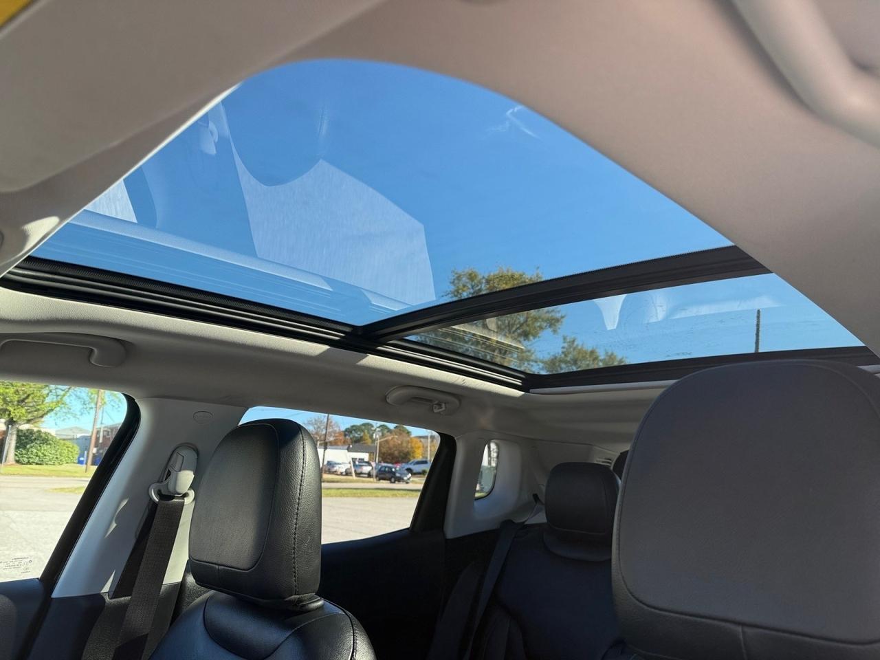 2018 Jeep Compass Trail hawk, RED TOW HOOKS, BACKUP CAMERA, PUSH BUTTON START, APPLE CARPLAY/ANDROID AUTO, HEATED STEERING WHEEL, NAVIGATION, MOONROOF, POWER LIFTGATE, COME AND TEST DRIVE THIS JEEP COMPASS TODAY! Norfolk VA