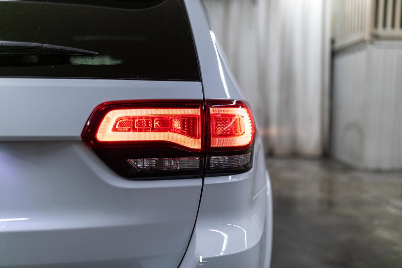 2018 Jeep Grand Cherokee 4x4 Laredo Altitude Leather Roof Nav BCam Red Deer AB