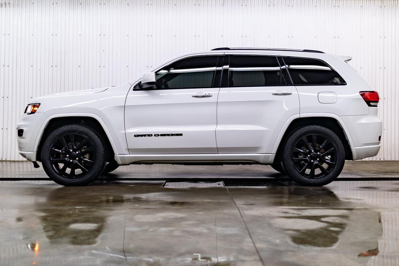 2018 Jeep Grand Cherokee 4x4 Laredo Altitude Leather Roof Nav BCam Red Deer AB