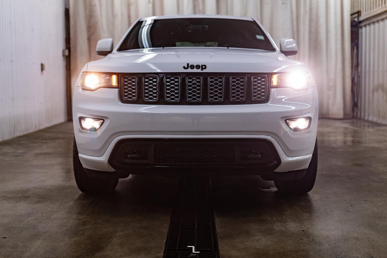 2018 Jeep Grand Cherokee 4x4 Laredo Altitude Leather Roof Nav BCam Red Deer AB