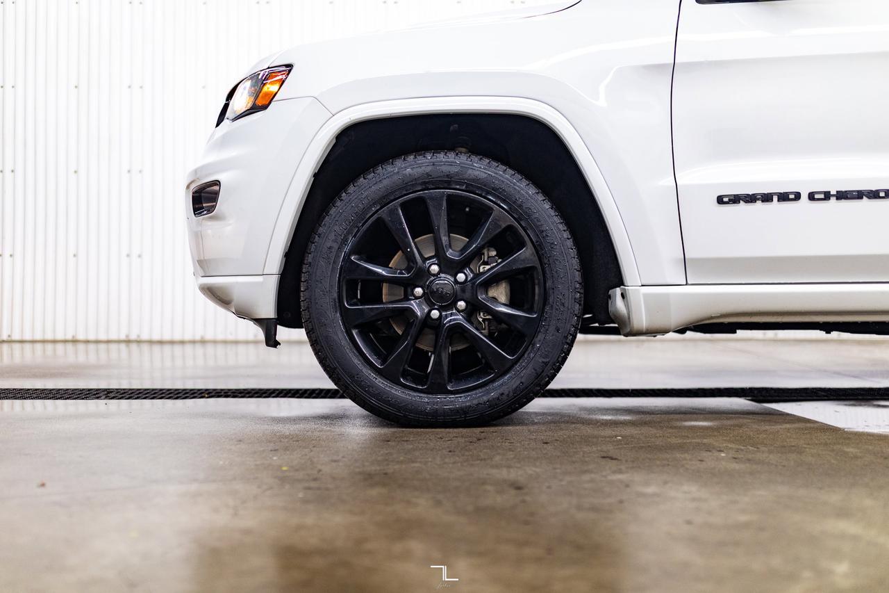 2018 Jeep Grand Cherokee 4x4 Laredo Altitude Leather Roof Nav BCam Red Deer AB