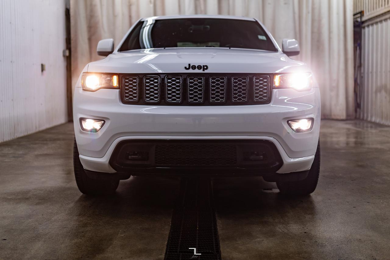 2018 Jeep Grand Cherokee 4x4 Laredo Altitude Leather Roof Nav BCam Red Deer AB