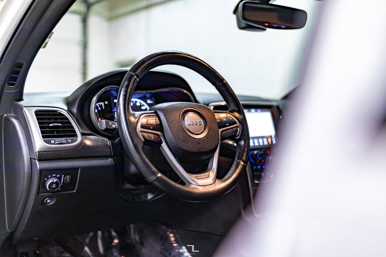 2018 Jeep Grand Cherokee 4x4 Laredo Altitude Leather Roof Nav BCam Red Deer AB