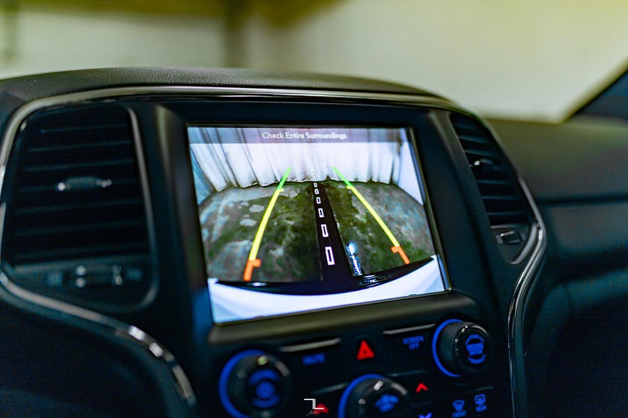 2018 Jeep Grand Cherokee 4x4 Laredo Altitude Leather Roof Nav BCam Red Deer AB