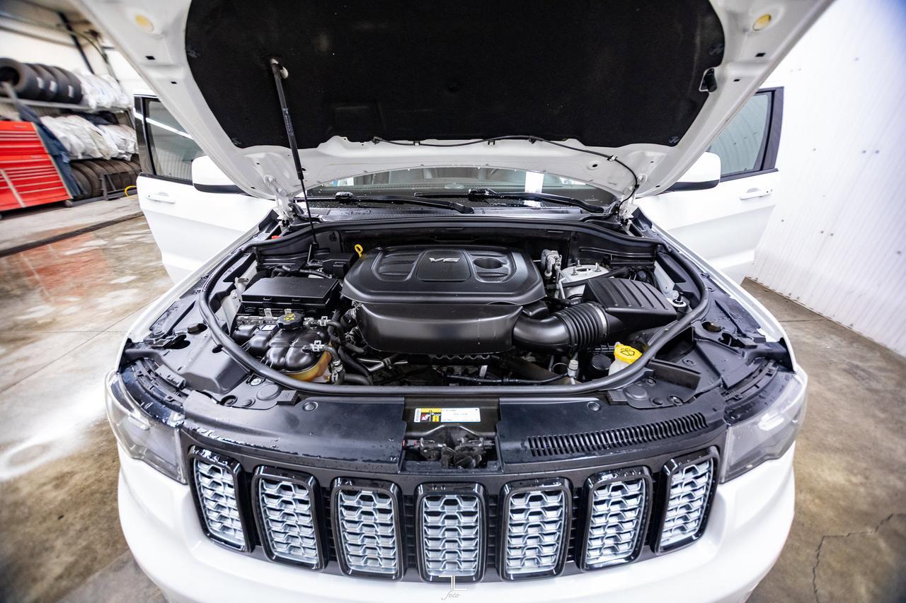 2018 Jeep Grand Cherokee 4x4 Laredo Altitude Leather Roof Nav BCam Red Deer AB