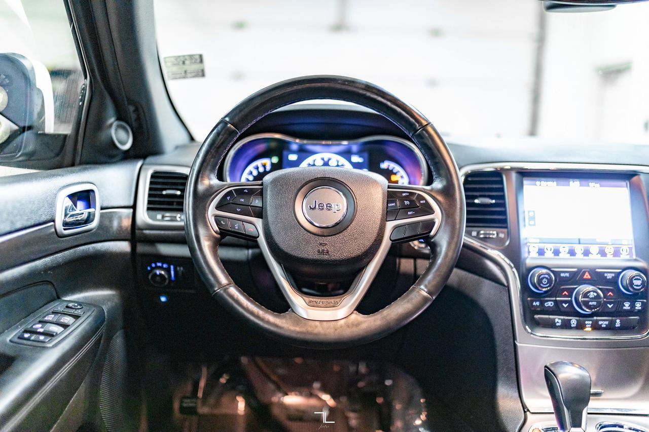 2018 Jeep Grand Cherokee 4x4 Laredo Altitude Leather Roof Nav BCam Red Deer AB