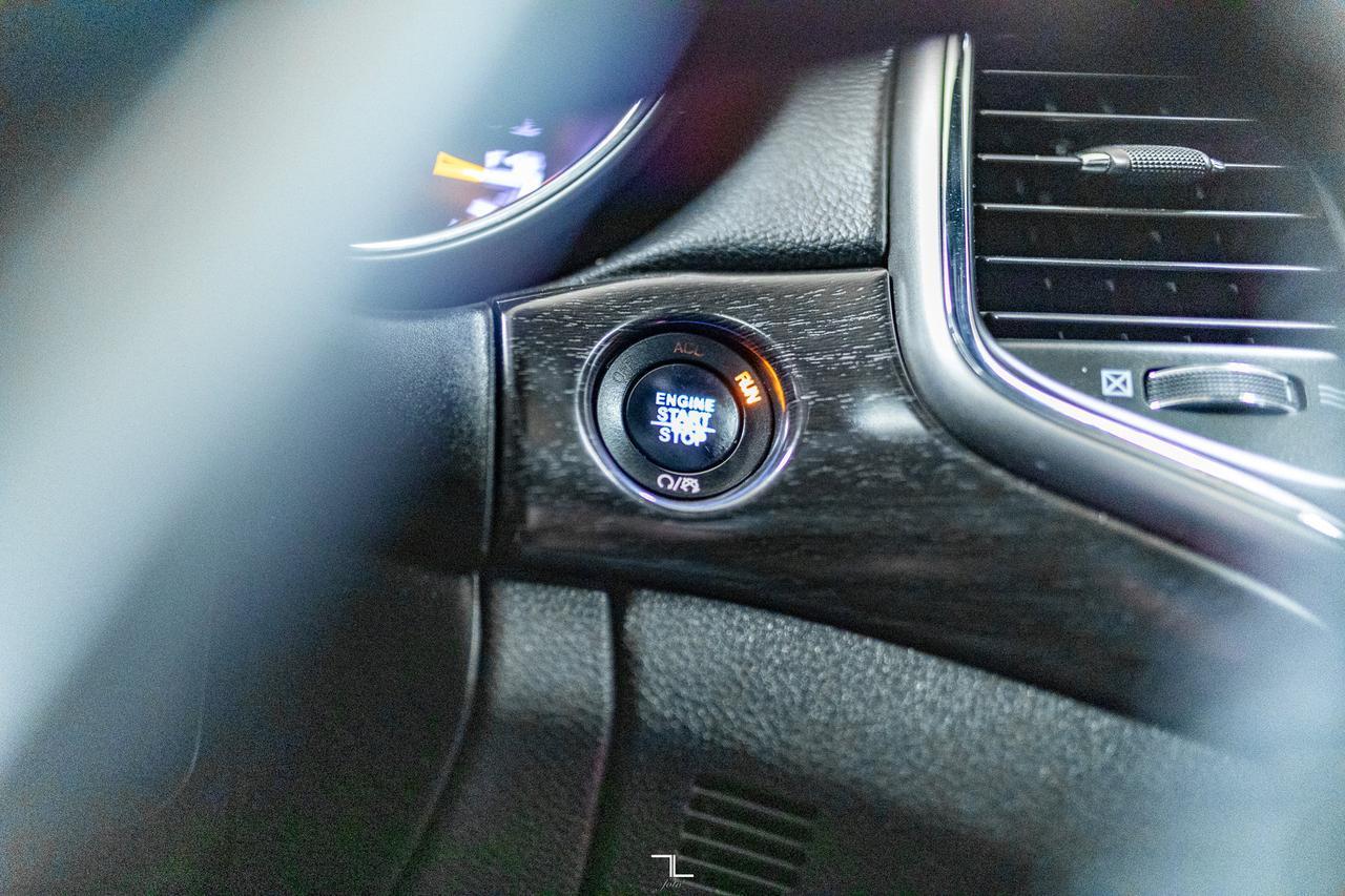 2018 Jeep Grand Cherokee 4x4 Laredo Altitude Leather Roof Nav BCam Red Deer AB