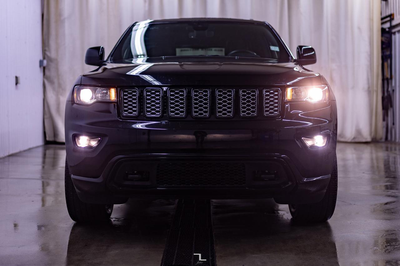 2018 Jeep Grand Cherokee 4x4 Laredo Altitude Leather Roof Nav Red Deer AB