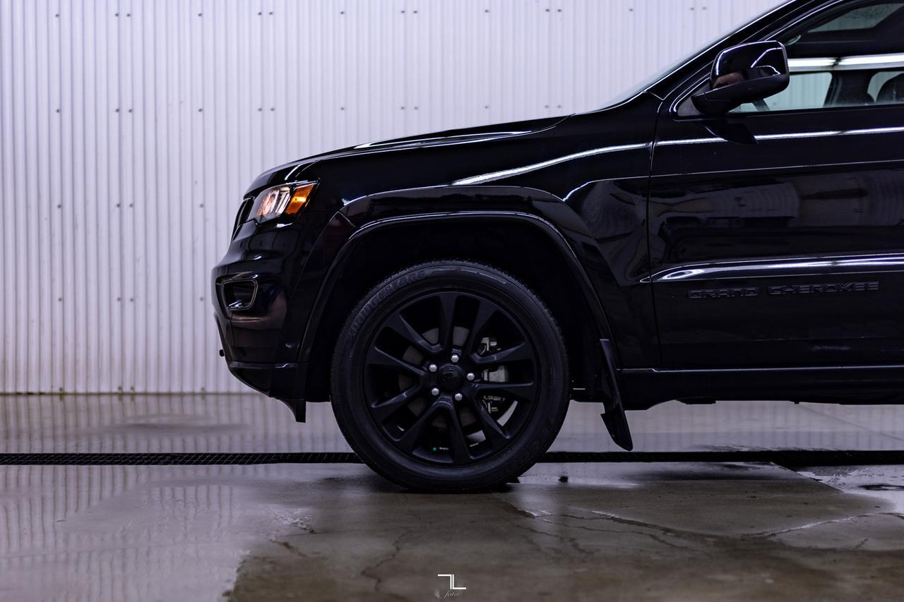 2018 Jeep Grand Cherokee 4x4 Laredo Altitude Leather Roof Nav Red Deer AB