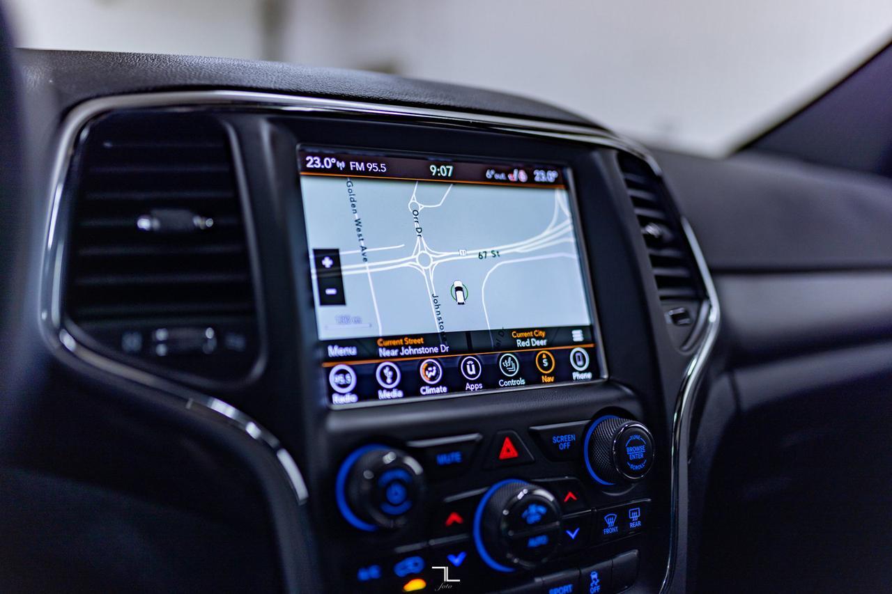 2018 Jeep Grand Cherokee 4x4 Laredo Altitude Leather Roof Nav Red Deer AB