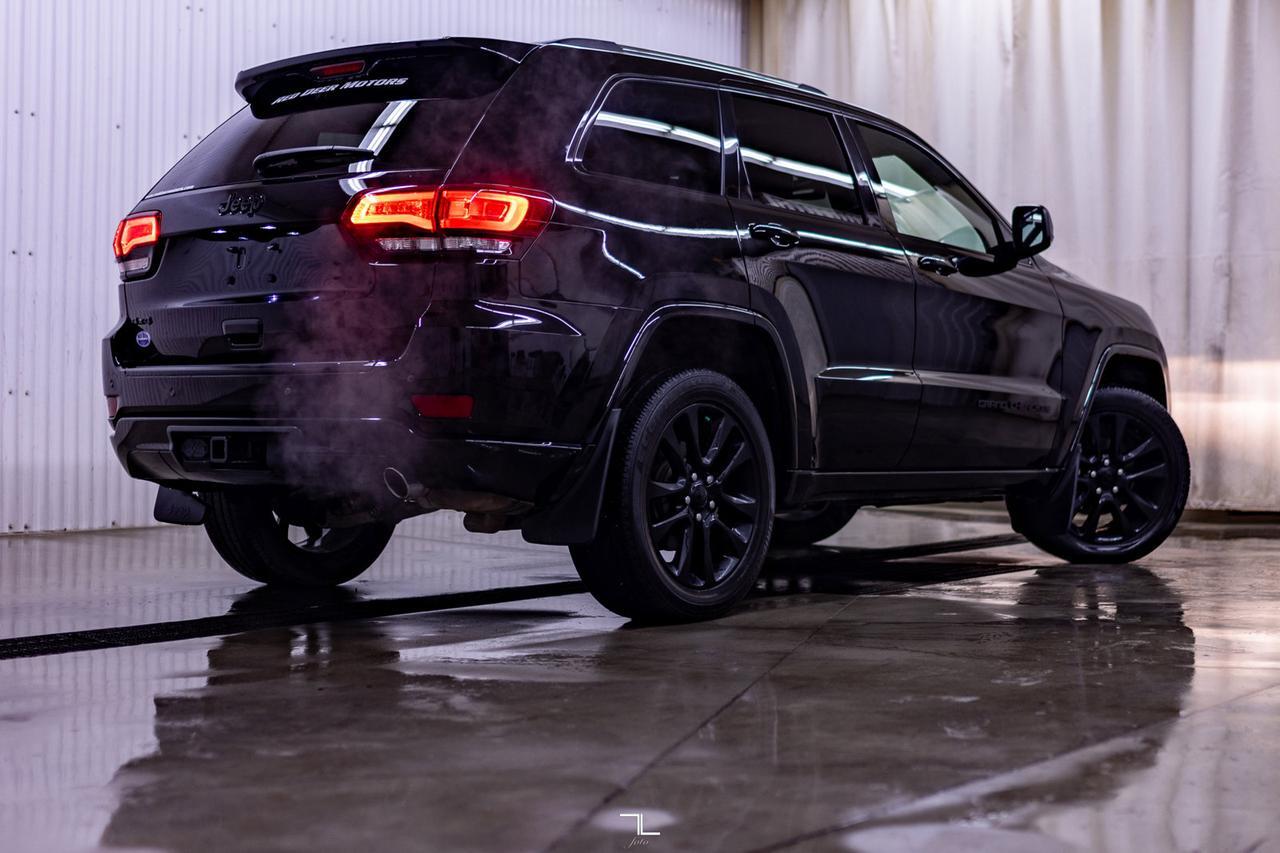 2018 Jeep Grand Cherokee 4x4 Laredo Altitude Leather Roof Nav Red Deer AB