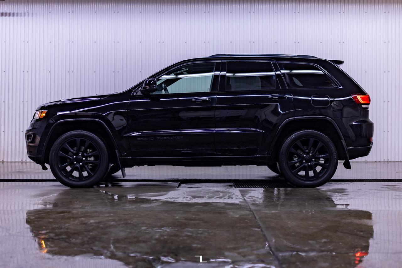 2018 Jeep Grand Cherokee 4x4 Laredo Altitude Leather Roof Nav Red Deer AB