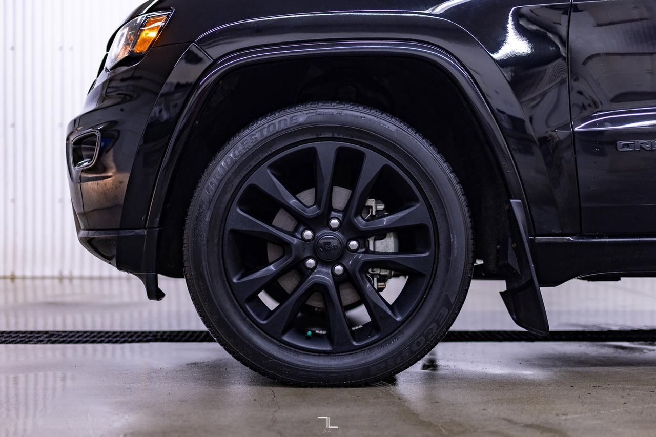 2018 Jeep Grand Cherokee 4x4 Laredo Altitude Leather Roof Nav Red Deer AB