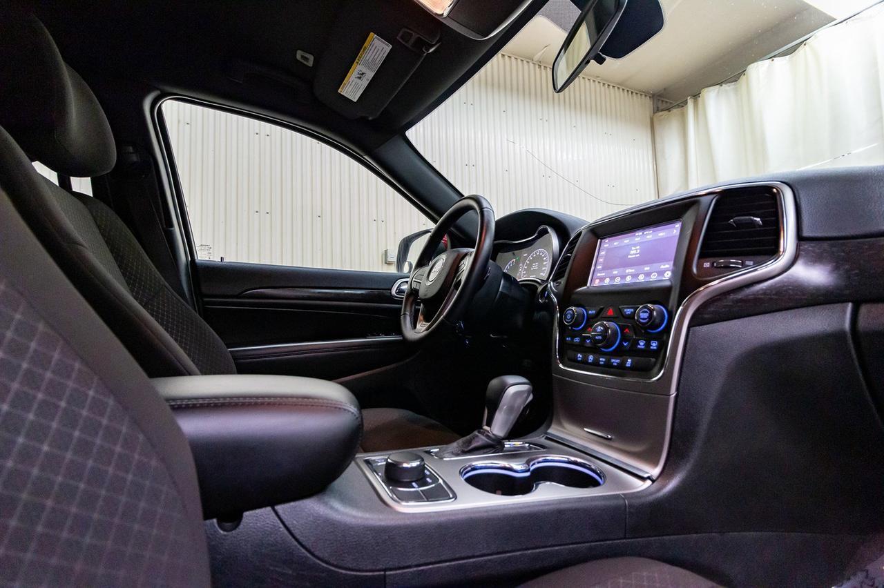 2018 Jeep Grand Cherokee 4x4 Laredo BCam Red Deer AB