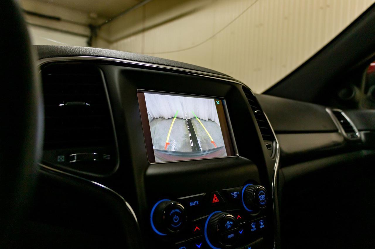 2018 Jeep Grand Cherokee 4x4 Laredo BCam Red Deer AB