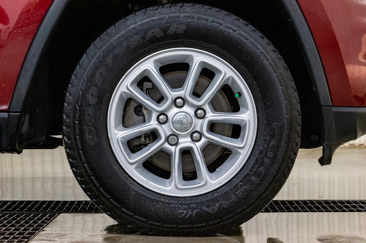 2018 Jeep Grand Cherokee 4x4 Laredo BCam Red Deer AB