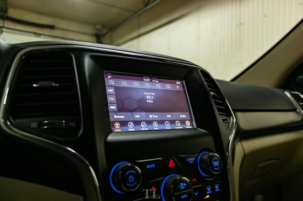 2018 Jeep Grand Cherokee 4x4 Laredo BCam Red Deer AB