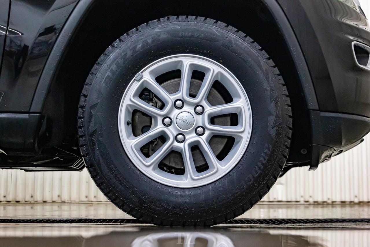 2018 Jeep Grand Cherokee 4x4 Laredo BCam Red Deer AB