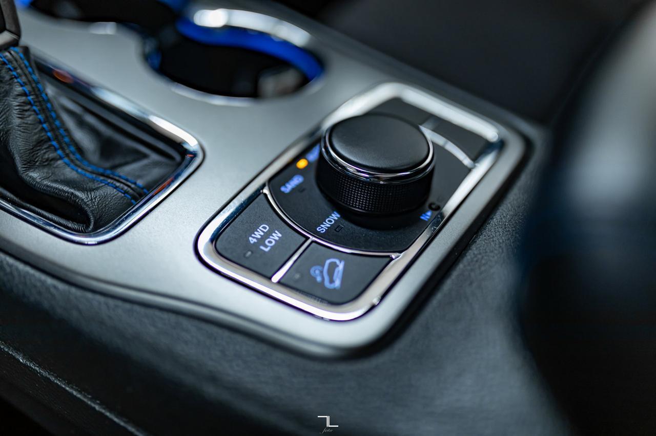 2018 Jeep Grand Cherokee 4x4 Laredo Nav Roof BCam Red Deer AB