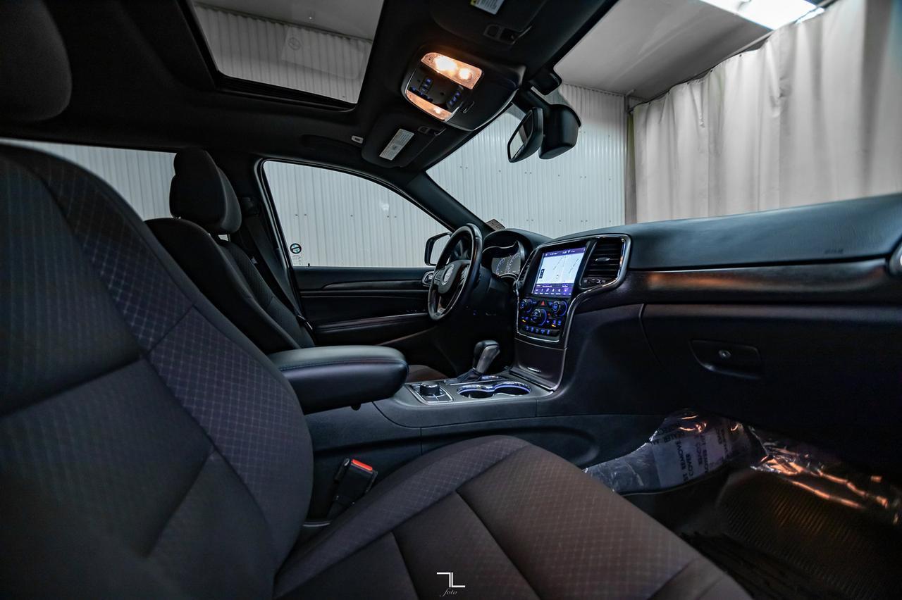 2018 Jeep Grand Cherokee 4x4 Laredo Nav Roof BCam Red Deer AB