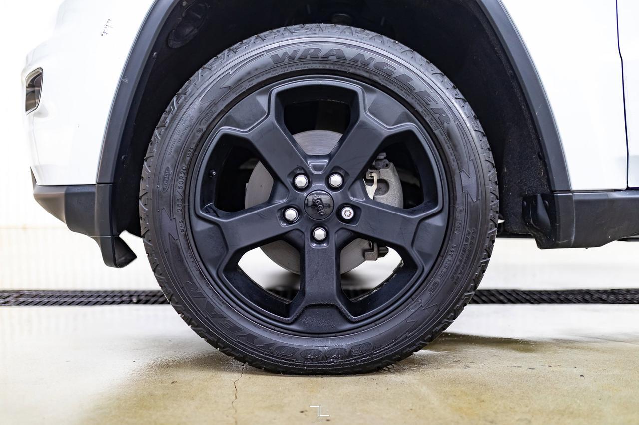 2018 Jeep Grand Cherokee 4x4 Laredo Nav Roof BCam Red Deer AB